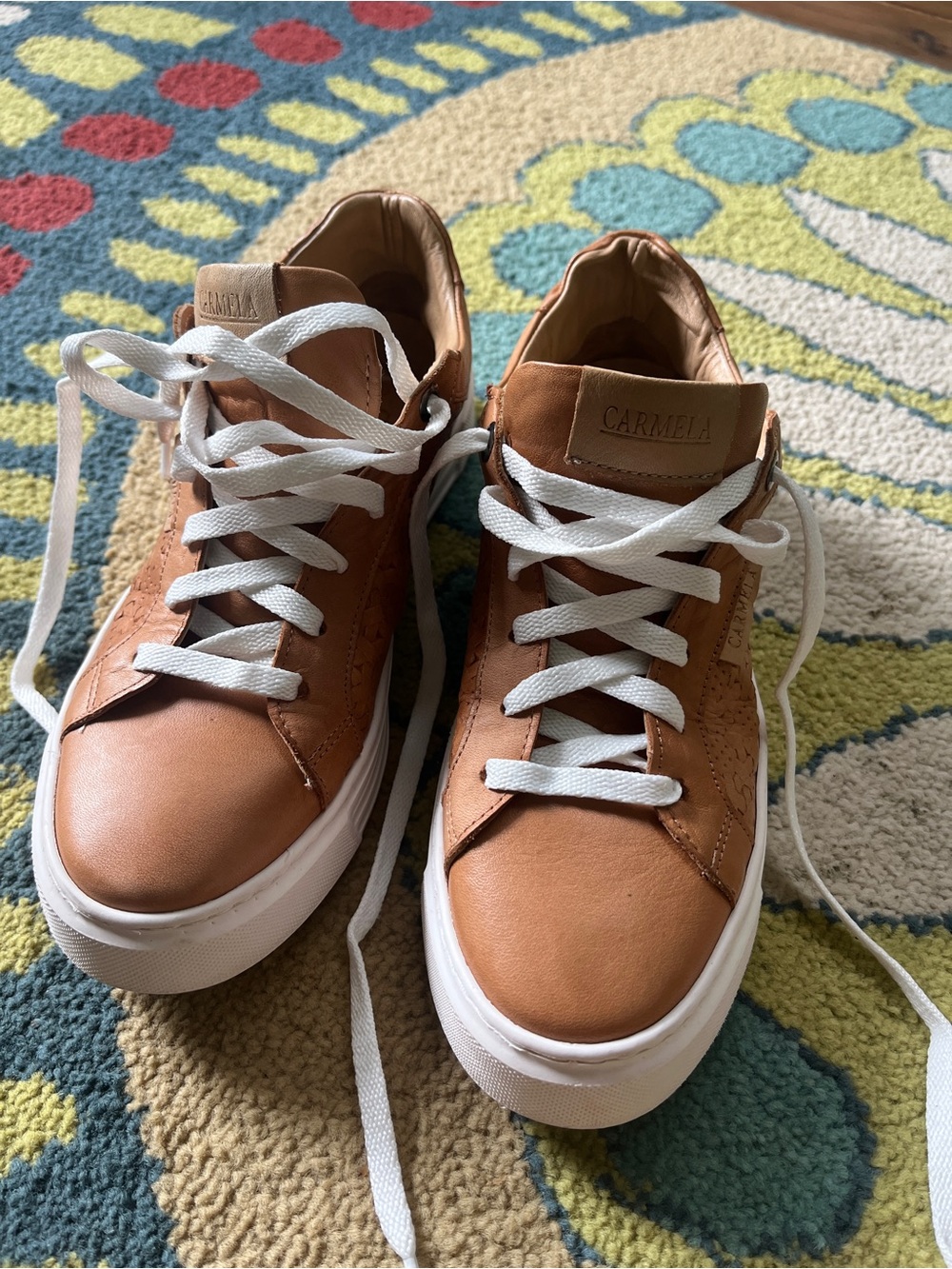 CARMELA Naomi Tan Leather Lace-Up Sneakers Size 40 As New